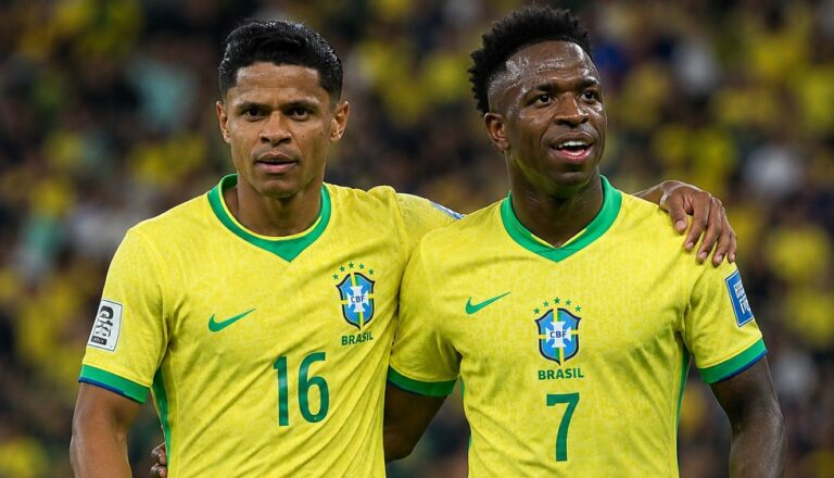 Douglas Santos dan Vinicius Junior.